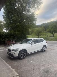 auto BMW bianca