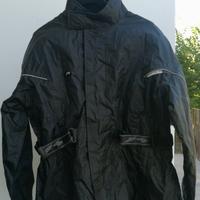 Abbigliamento antipioggia