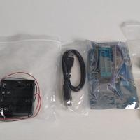 Pickit, condensatori, pulsanti e contenitori pile