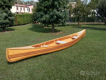 Canoa canadese in legno