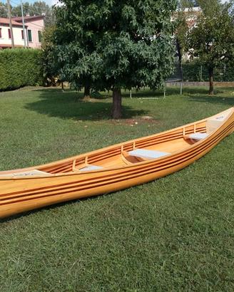 Canoa canadese in legno
