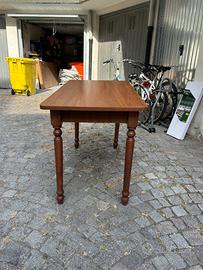 Tavolo in legno per 4 persone