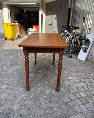 Tavolo in legno per 4 persone