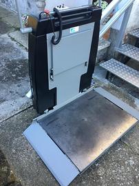 Servoscala a pedana montascale