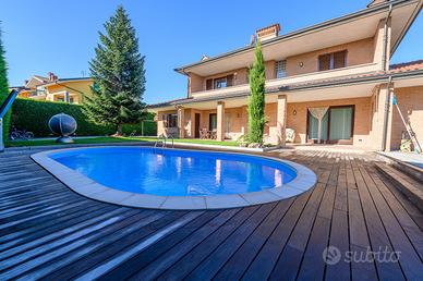 Villa indipendente con Piscina