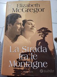 Libro La strada fra le montagne