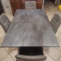 Tavolo con sedie - Soggiorno/cucina