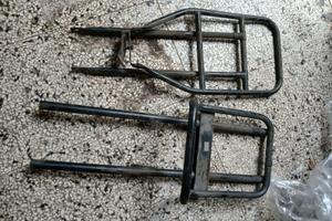 2 portapacchi neri moto d'epoca tubolari Motom?