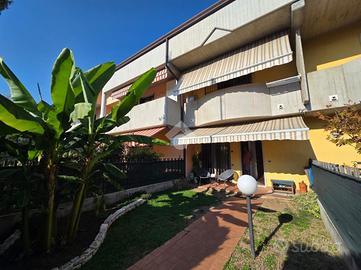 VILLA A SCHIERA CENTRALE A SAN GIOVANNI LUPATOTO