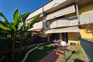 VILLA A SCHIERA CENTRALE A SAN GIOVANNI LUPATOTO