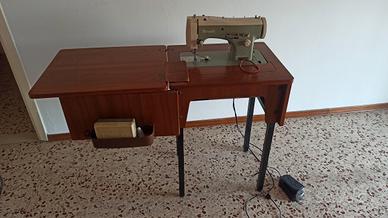 macchina da cucire con mobiletto 