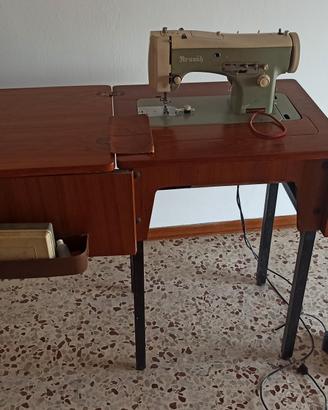 macchina da cucire con mobiletto 