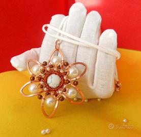 Ciondolo a forma di fiore in rame naturale