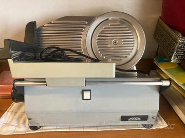 Affettatrice in acciaio marca CAD