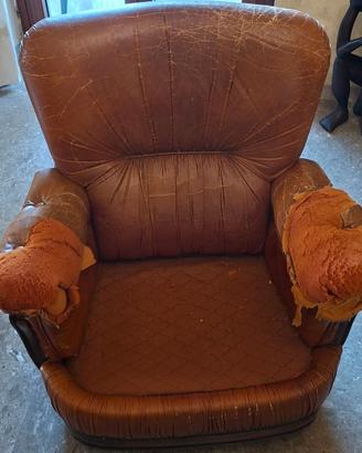 Poltrona vintage da restaurare