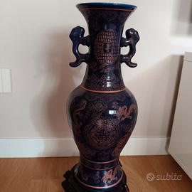 Vaso cinese antico blu cobalto e oro