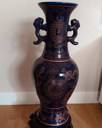 Vaso cinese antico blu cobalto e oro