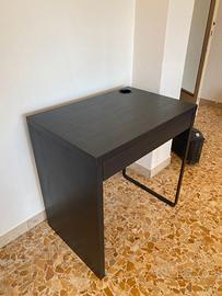 IKEA Scrivania MICKE, marrone-nero, 73x50 cm