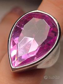 Grande anello con pietra rosa 