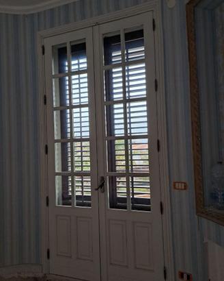 Porte finestre e portone ingresso in Douglas
