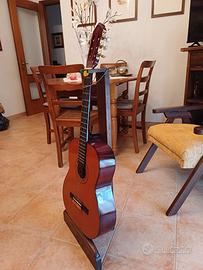 Chitarra acustica praticamente nuova.con supporto