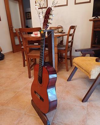 Chitarra acustica praticamente nuova.con supporto