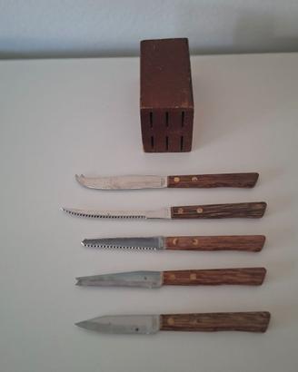 Set cinque coltelli con manico di legno