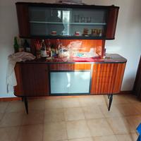 Tavolo e credenza, ritiro a carico vostro