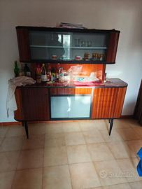 Tavolo e credenza, ritiro a carico vostro
