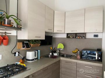 Cucina angolare in vedita