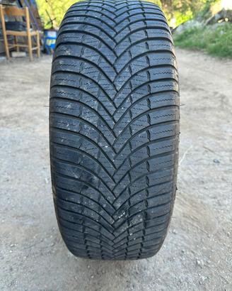 Gomma per auto 215/60/17