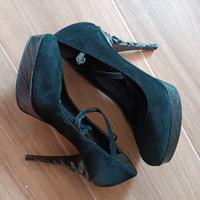 Scarpe con tacco alto e stivaletti con tacco alto