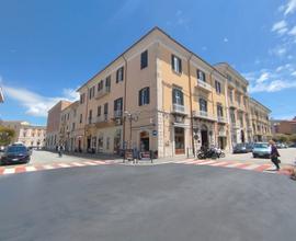 Attività Bar-40 mq con gazebo esterno-zona centro