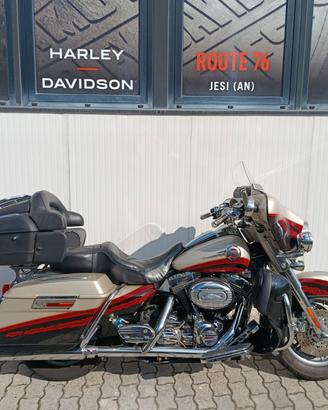 Harley-davidson CVO Ultra Classic Electra Glide - 