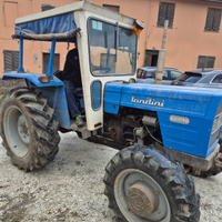 Trattori e attrezzatura agricola