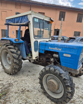 Trattori e attrezzatura agricola