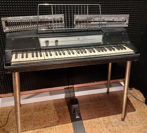 WURLITZER vintage piano 200A + Parti di ricambio.