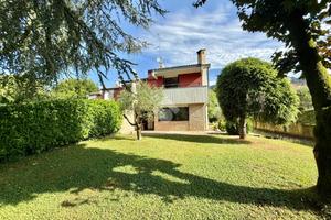 VILLA A SCHIERA A SCANZOROSCIATE