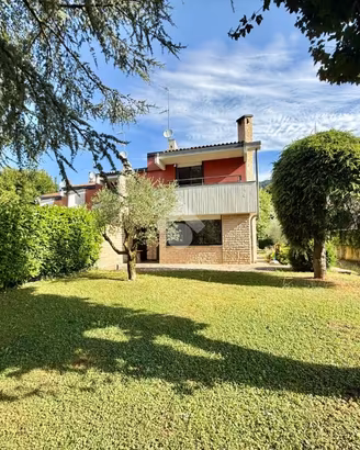VILLA A SCHIERA A SCANZOROSCIATE
