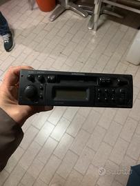 Stereo auto marca Grunding