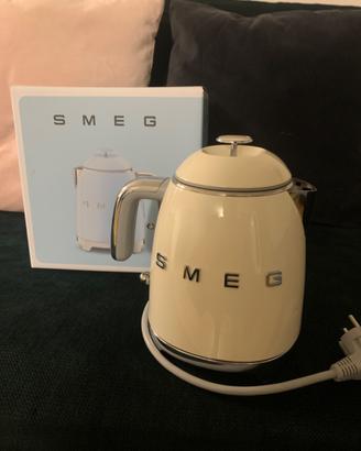 Bollitore Smeg (0,8 litri) col. panna, MAI USATO