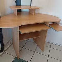 Scrivania/postazione PC