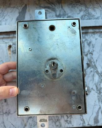 Serratura e cilindro per porta blindata