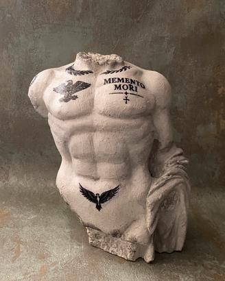 Scultura Torso Uomo con Tatuaggi