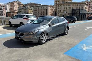 VOLVO V40 D2 R-design Momentum