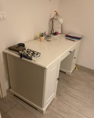 Scrivania Ikea in legno