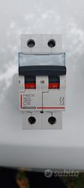 Interruttore magnetotermico C16