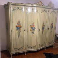 Armadio in legno fine Ottocento dipinto a mano