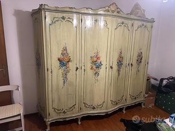 Armadio in legno fine Ottocento dipinto a mano