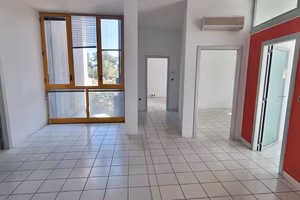 Ufficio arredato Via Raiale - intero o stanze